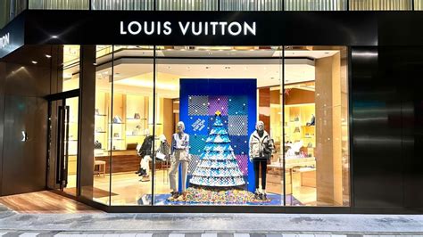 Louis Vuitton Partners With Lego on Holiday Window .